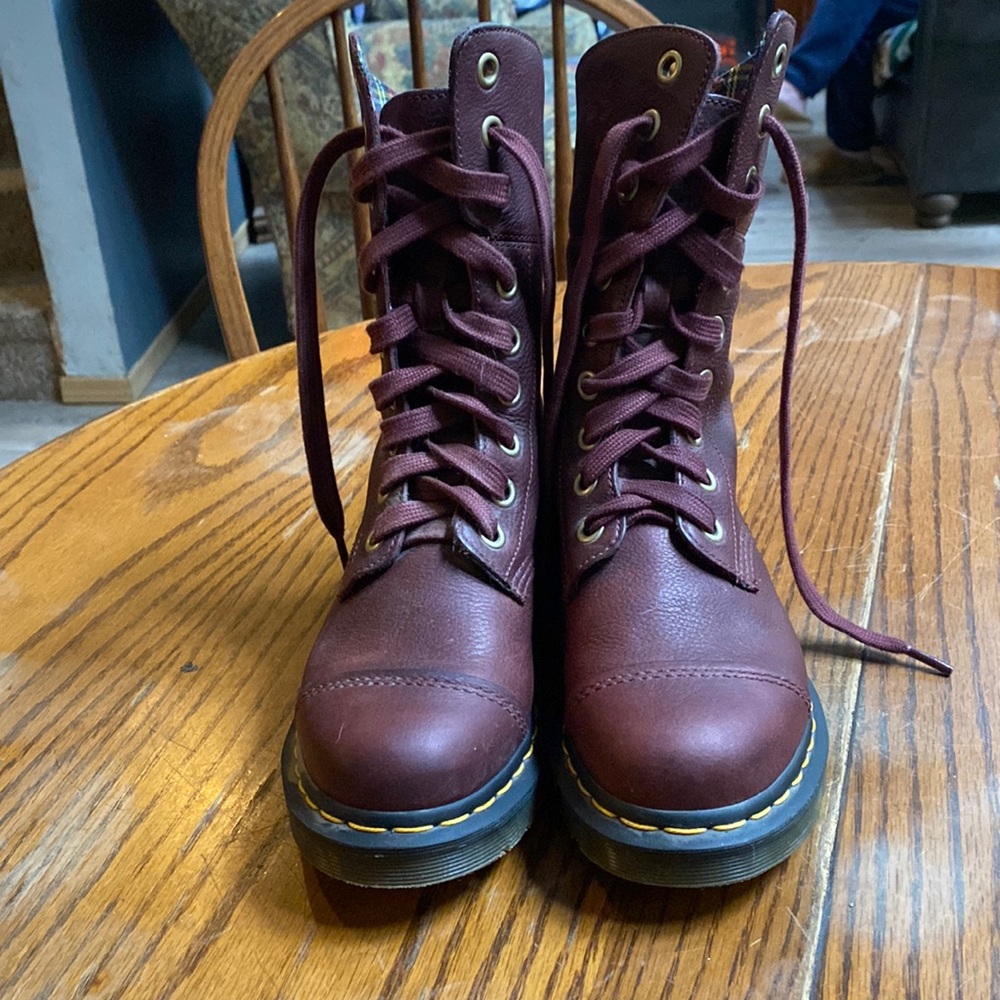 Dr Martens burgundy size 7 boots
